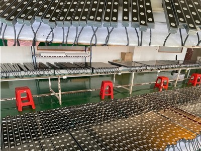 為光瓦楞燈金黃色溫對(duì)比圖